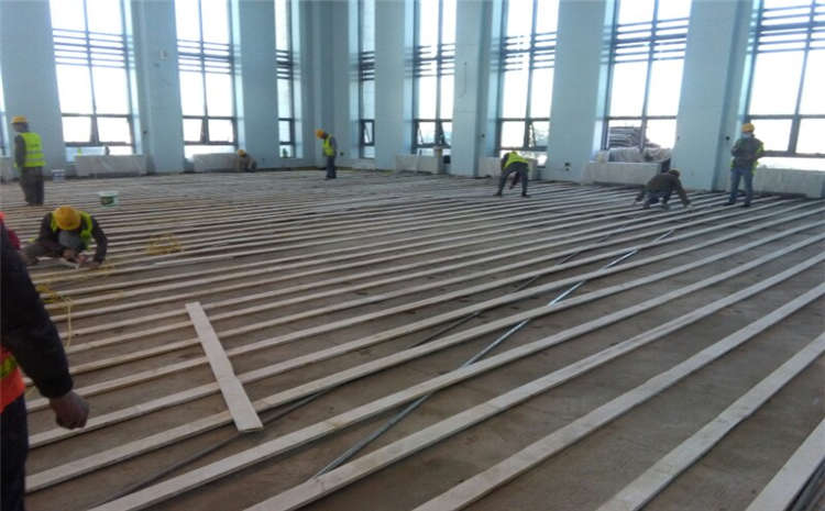 指接板籃球場木地板多少錢一平米？