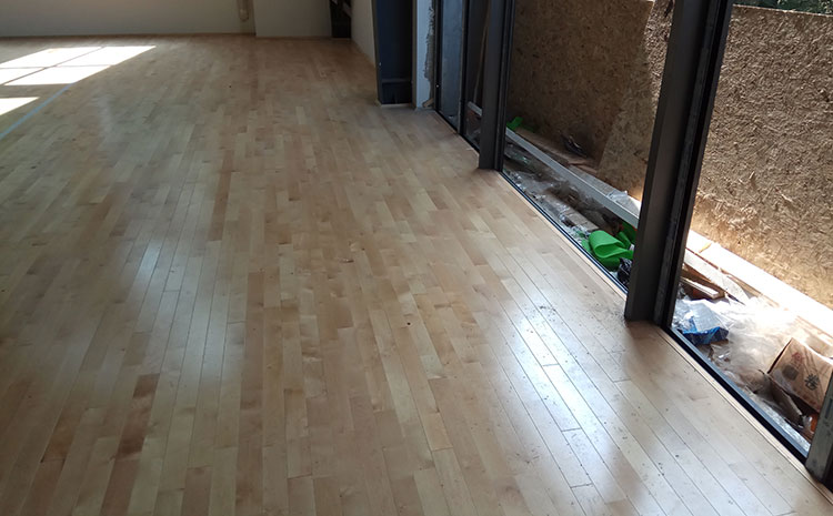 20厚體育館實木地板廠家去哪找？