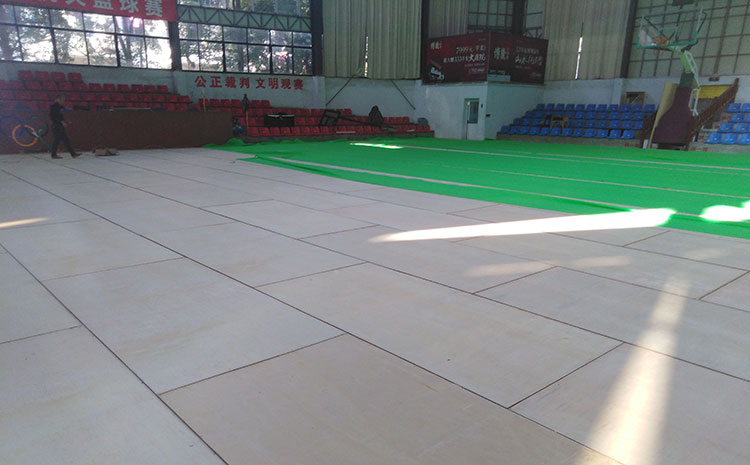 楓樺木運(yùn)動籃球地板價格是多少錢？