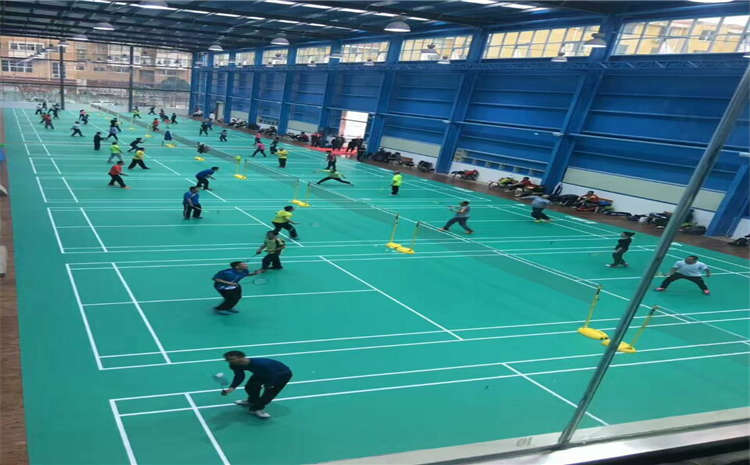 籃球場實(shí)木運(yùn)動木地板廠家直銷