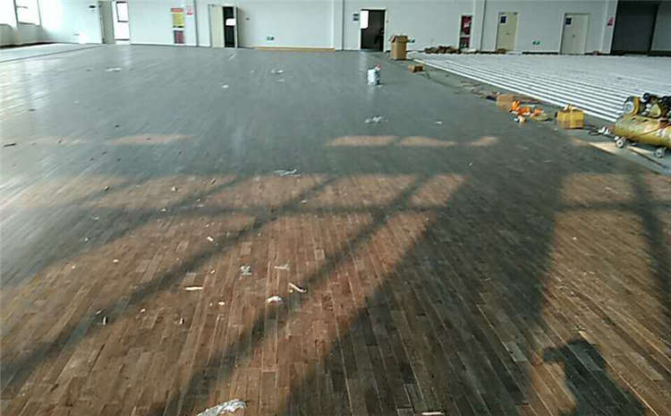 俄勒岡松籃球場木地板多少錢一平米？