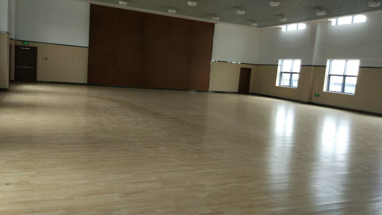 運(yùn)動實(shí)木地板