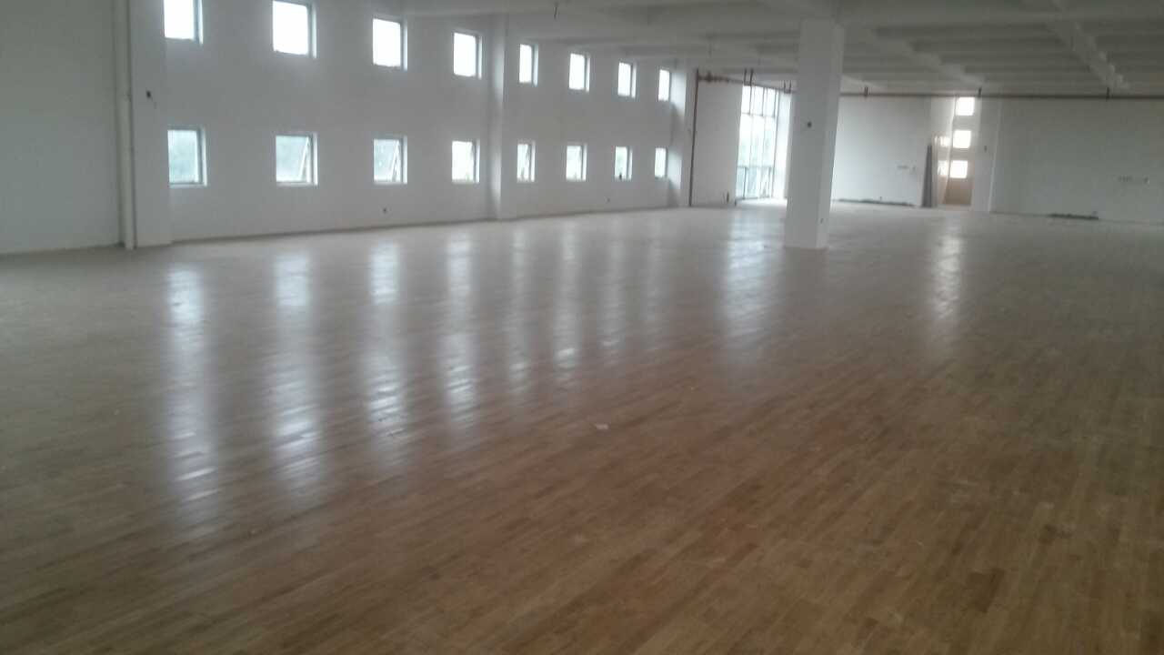 溫州市海濱二小體育體育館運(yùn)動地板鋪設(shè)