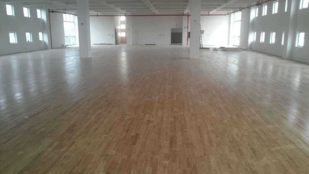  溫州市海濱二小體育體育館運(yùn)動地板鋪設(shè)