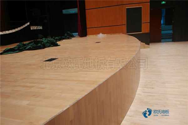 室內(nèi)籃球館專(zhuān)用運(yùn)動(dòng)木地板用哪種材質(zhì)比較好？