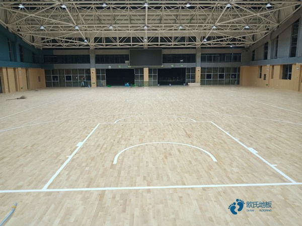 室內(nèi)籃球場(chǎng)專(zhuān)用木地板必須有的性能