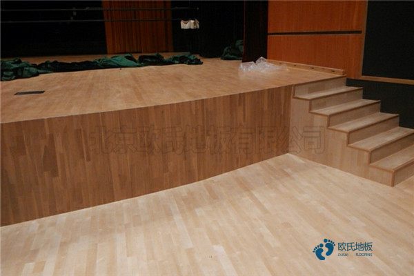 運動木地板的造價是多少？